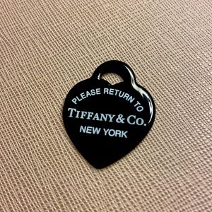 Return to Tiffany - Ireland black enameled heart-shaped charm